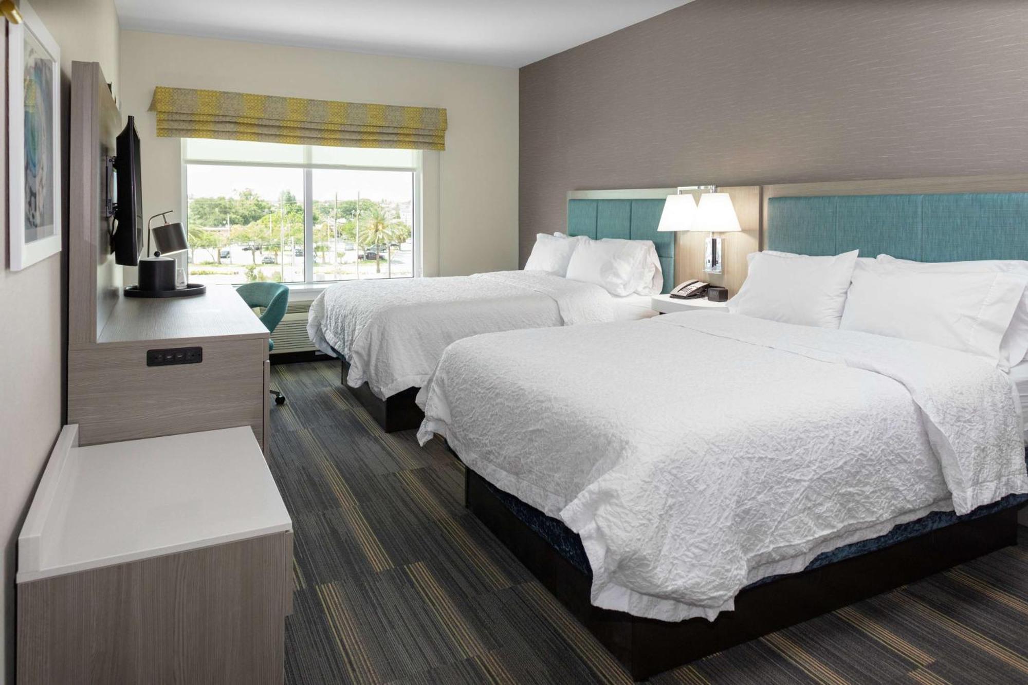 Hampton Inn Dunedin, Fl Exterior photo